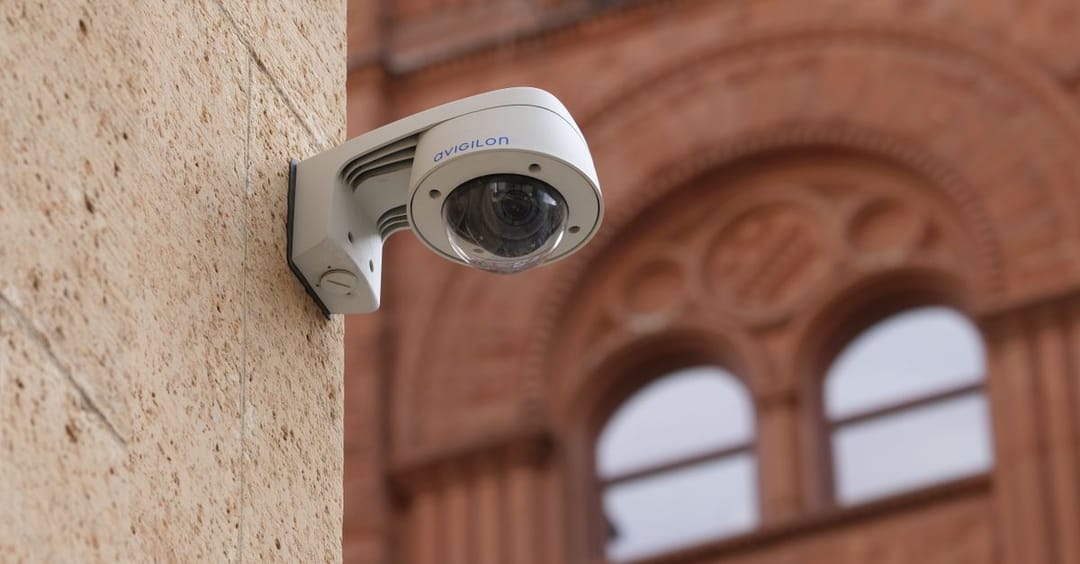 DuckDuckGo introduceert privacyvriendelijke smart zonnebril zonder camera of AI
