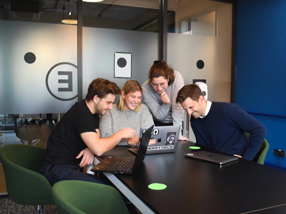 Het team van IBgidsNL aan het werk